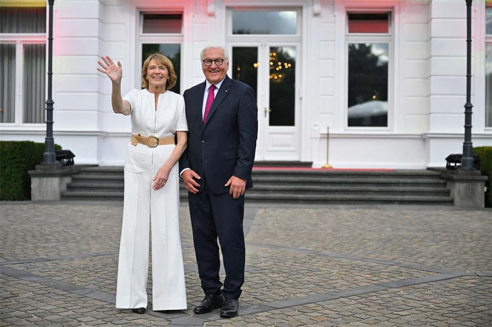 Steinmeier hob die Wichtigkeit von ehrenamtlicher Arbeit für die Demokratie hervor.Henning Kaiser/dpa