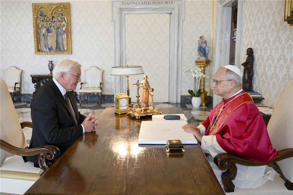Steinmeier lädt den Papst zu Besuch nach Deutschland ein. Vatican Media/IPA via ZUMA Press/dpa