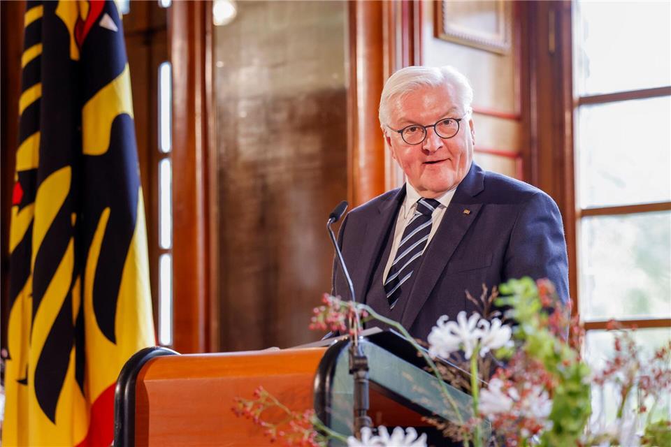 „Müssen unsere Demokratie wehrhafter machen“ Steinmeier zeichnete engagierte Bürgerinnen und Bürger aus.Thomas Banneyer/dpa