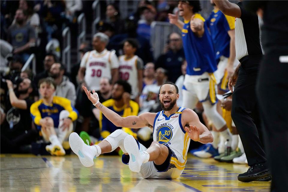 Wildes NBA-Finish: Extrarunde für Curry und die Warriors Steph Curry muss mit den Warriors mindestens eines der maximal zwei Spiele im Play-in-Turnier gewinnen.Godofredo A. Vásquez/AP/dpa