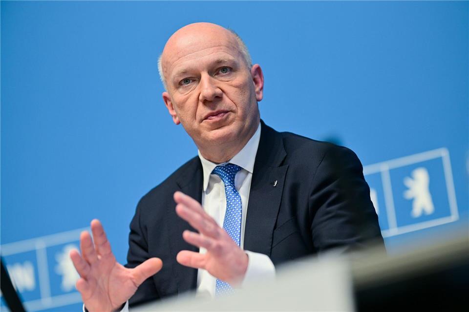 Steuerliche Entlastung für Firmen, Belastung für Länder? Berlins Regierender Bürgermeister dringt auf einen finanziellen Ausgleich wegen des Pakets für die Wirtschaft. (Archivbild)Sebastian Gollnow/dpa