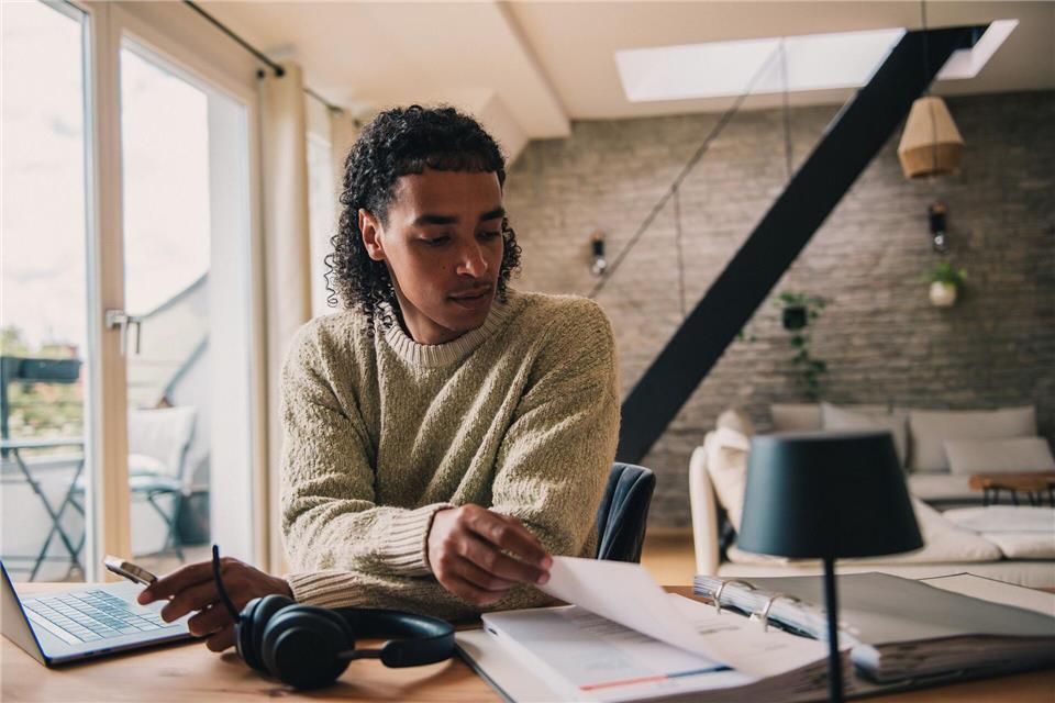 Steuerliche Entlastung im laufenden Jahr: Wer einen Freibetrag beim Finanzamt beantragt, zahlt monatlich weniger Lohnsteuer.Zacharie Scheurer/dpa-tmn