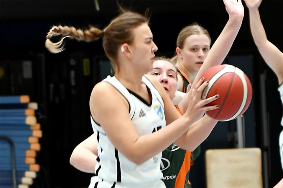 Basketball: Oberligist Borken kann Ausfälle nicht verkraften Steuerte 20 Punkte zum Borkener Erfolg im Westen Essens bei: Jana van Almsick.