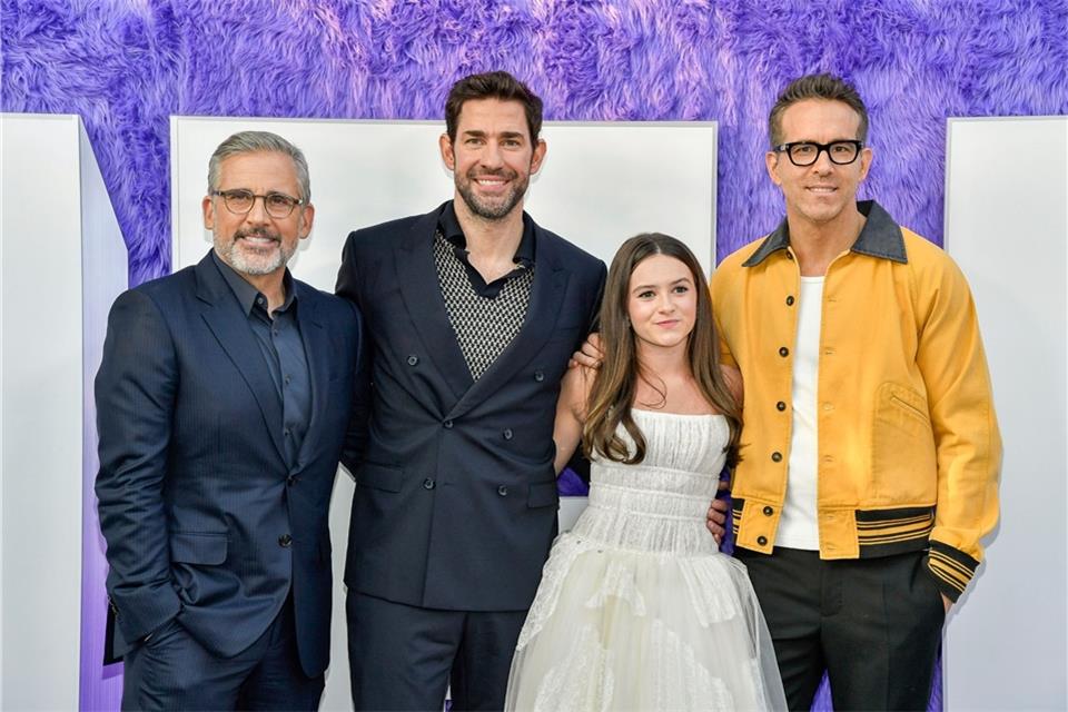 Steve Carell (l-r) John Krasinski, Cailey Fleming und Ryan Reynolds bei der Premiere von „IF: Imaginäre Freunde“ in New York.