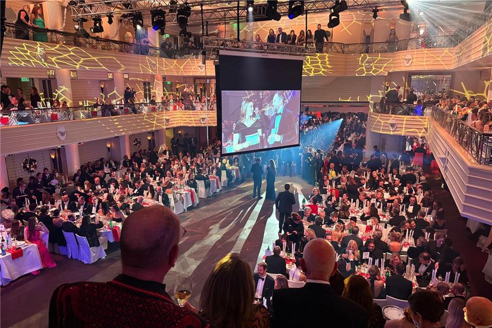 Steven Gätjen und Nina Eichinger moderieren den Filmball.Malin Wunderlich/dpa
