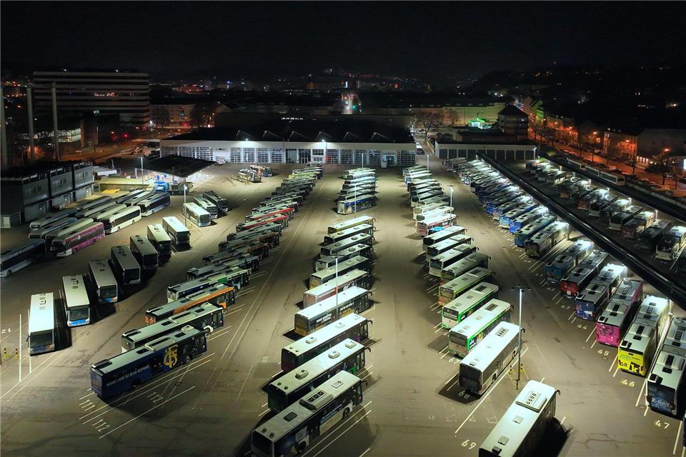 Stillstand auf dem Betriebshof - Warnstreik im NahverkehrLaszlo Pinter/dpa