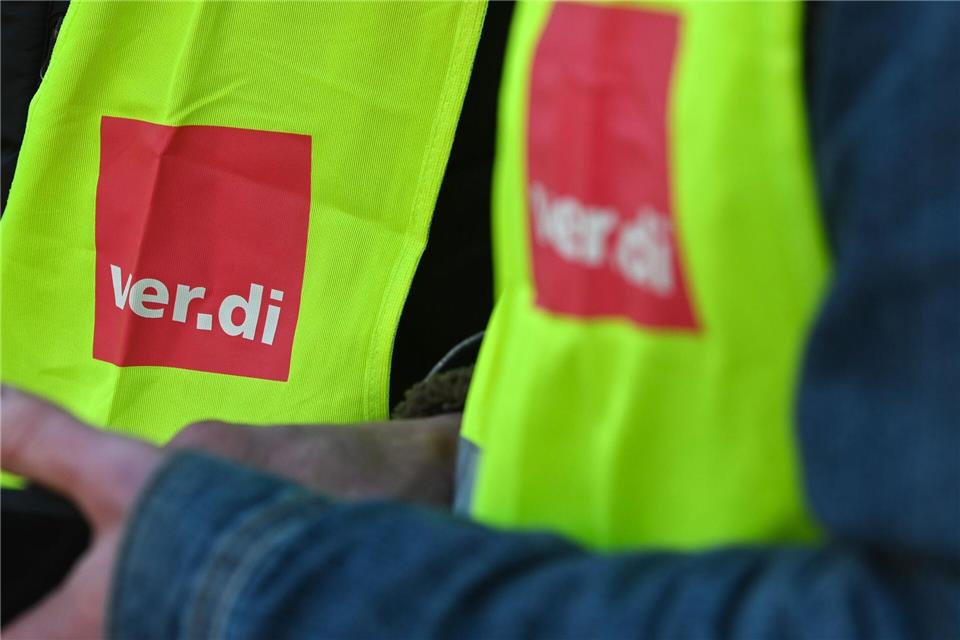 Stillstand im ÖPNV: Verdi erhöht im Tarifkonflikt den Druck. (Archivbild) Heiko Rebsch/dpa