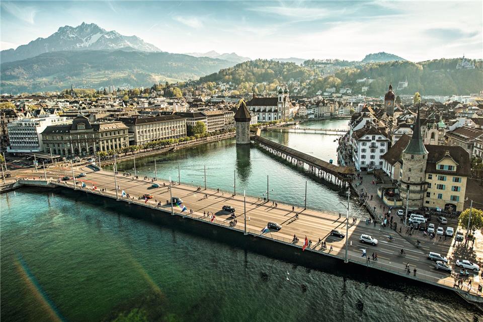 Stimmungsvoller Einstieg: In Luzern geht die „Grand Train Tour“ los.Ricardo Perret/Schweiz Tourismus/dpa-tmn