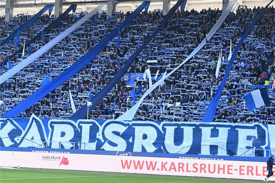 Stimmungsvolles Duell: Karlsruhe empfängt die Hertha.Bernd Weißbrod/dpa