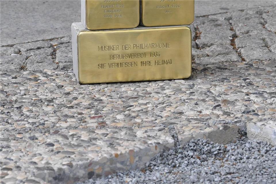 Stolpersteine für Gilbert Back, Szymon Goldberg, Nicolai Graudan und Joseph Schuster, ehemalige jüdische Mitglieder der Berliner Philharmoniker. Paul Zinken/dpa
