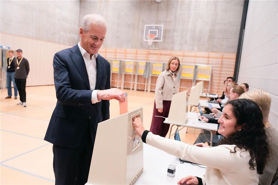 Norwegens Ministerpräsident Støre feiert Wahlsieg Støre hat beste Aussichten auf eine zweite Amtszeit als Ministerpräsident.Javad Parsa/NTB/dpa