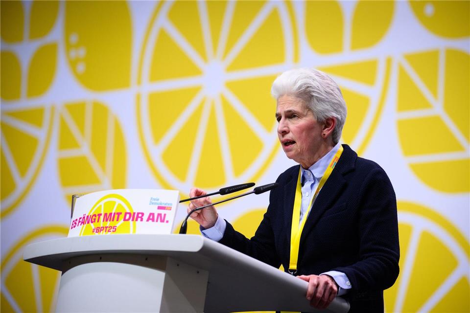 Strack-Zimmermann hält ihre Ambitionen in der FDP bedeckt. (Archivbild)Bernd von Jutrczenka/dpa