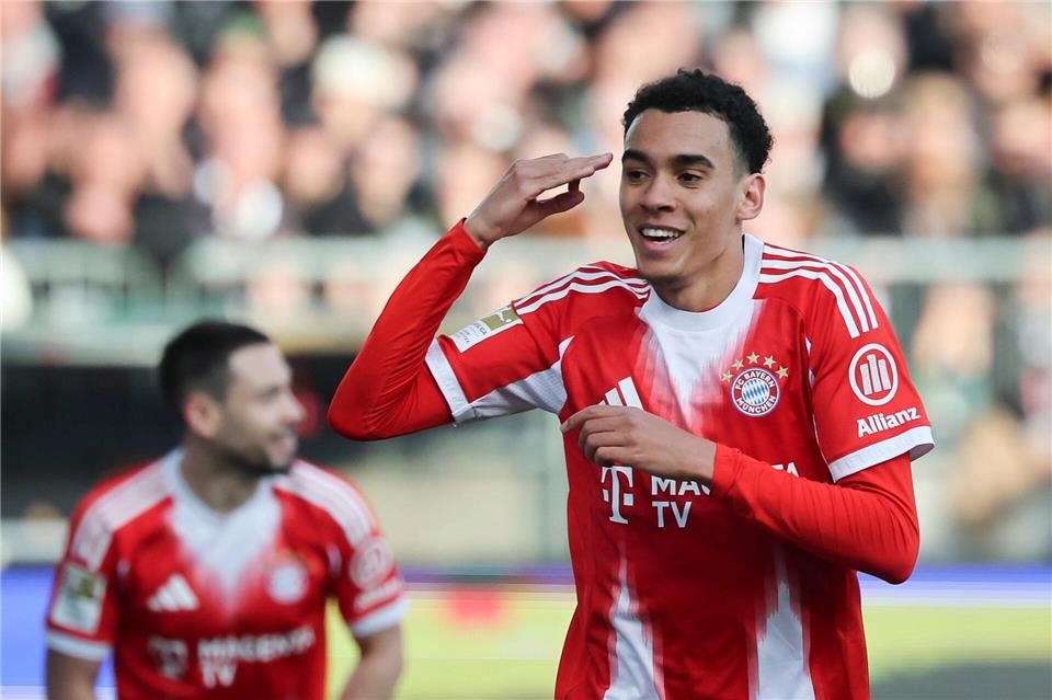 Strahlend auf St. Pauli: Jamal Musiala jubelt nach seinem Kopfballtor.Christian Charisius/dpa