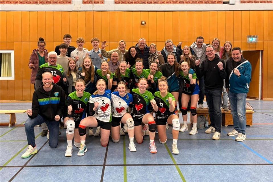 Strahlende Gesichter beim RSV Borken II schon vor dem 2:3 beim SC Union Lüdinghausen am Sonntag. Denn mit dem 3:1 des MTV gegen den AVC im Kölner Derby stand der Regionalliga-Klassenerhalt bereits fest.