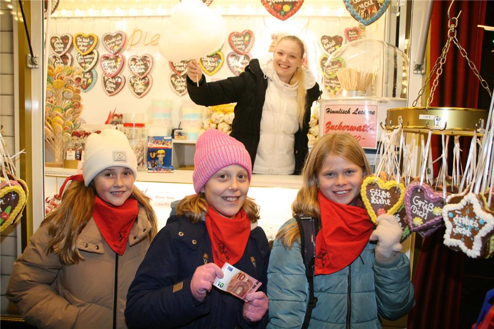 Strahlende Gesichter traf man vor und hinter den Ständen des Gemener Weihnachtsmarktes.