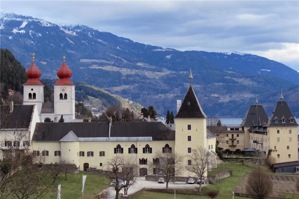 Strahlt meditative Gelassenheit aus: das Benediktinerkloster in Millstatt am See.Sabine Glaubitz/dpa-tmn