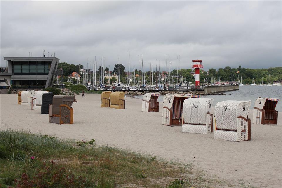 Strand, Hafen, niedliche Gassen zum Bummeln: Eckernförde ist ein beliebtes Reiseziel an der schleswig-holsteinischen Ostseeküste.Ricarda Dieckmann/dpa-tmn