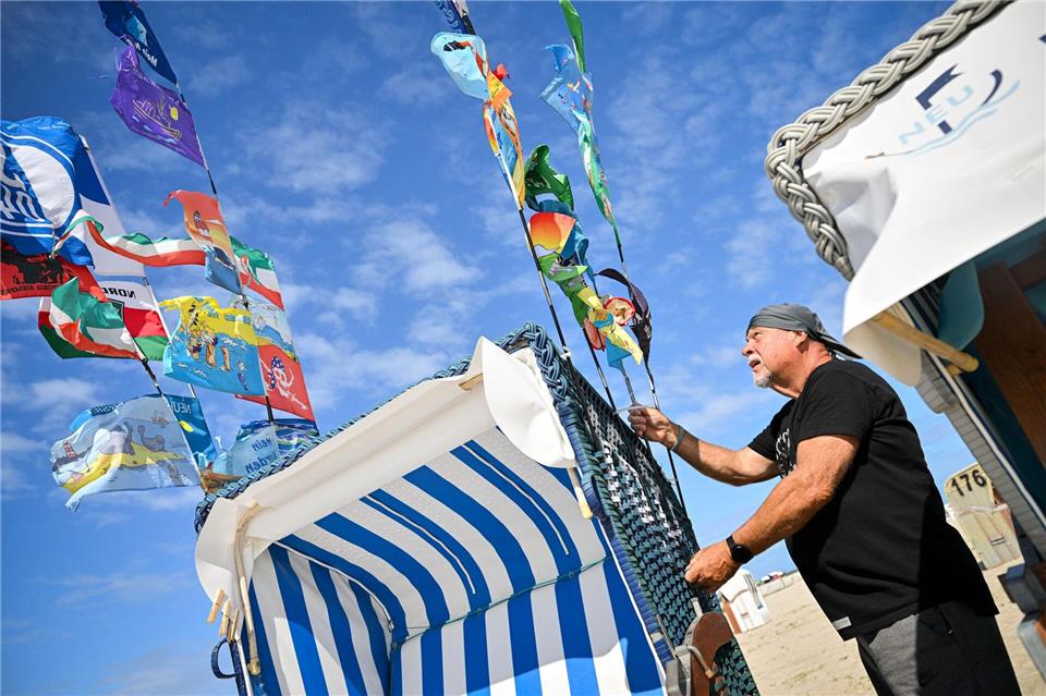 Strandkorb-BeflaggungSina Schuldt/dpa