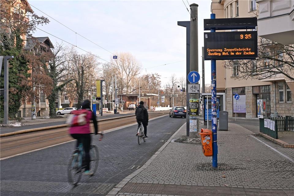 Straßenbahnen werden wegen des Sperrkreises über Westplatz und Felsenkeller umgeleitet.Jennifer Brückner/dpa