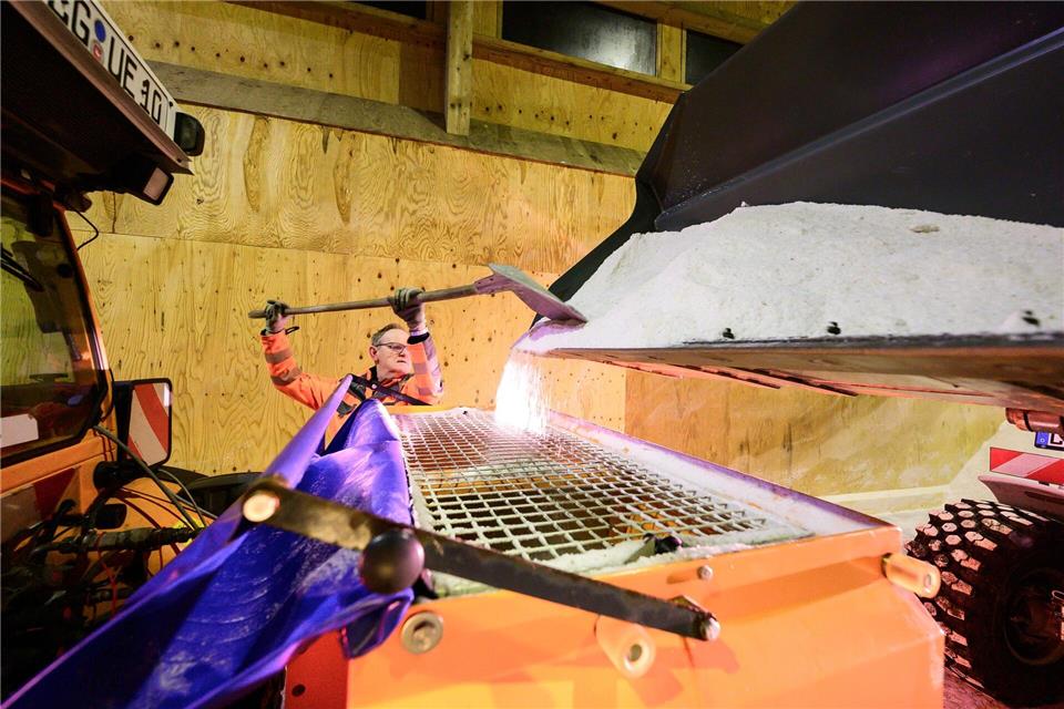 Straßendienst-Beschäftigte sind nur einige der Betroffenen der Tarifverhandlungen für den öffentlichen Dienst. (Archivbild)Philipp Schulze/dpa