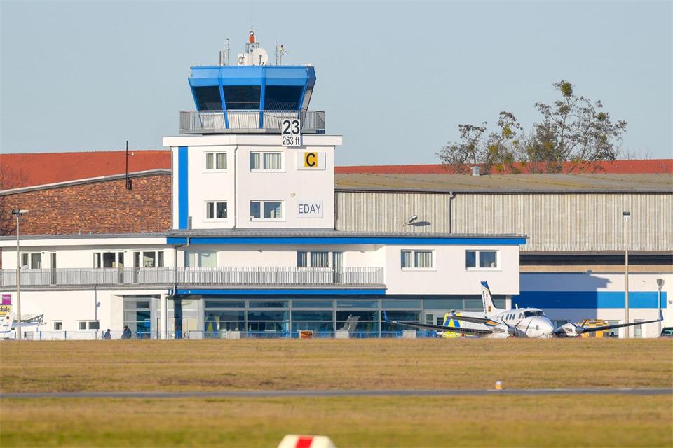 Strausberg ist ein Luftfahrt-Standort, an dem das Braunschweiger Unternehmen Aerodata erstmals eine neue Aufklärungsdrohne präsentiert. (Symbolbild) Patrick Pleul/dpa-Zentralbild/dpa