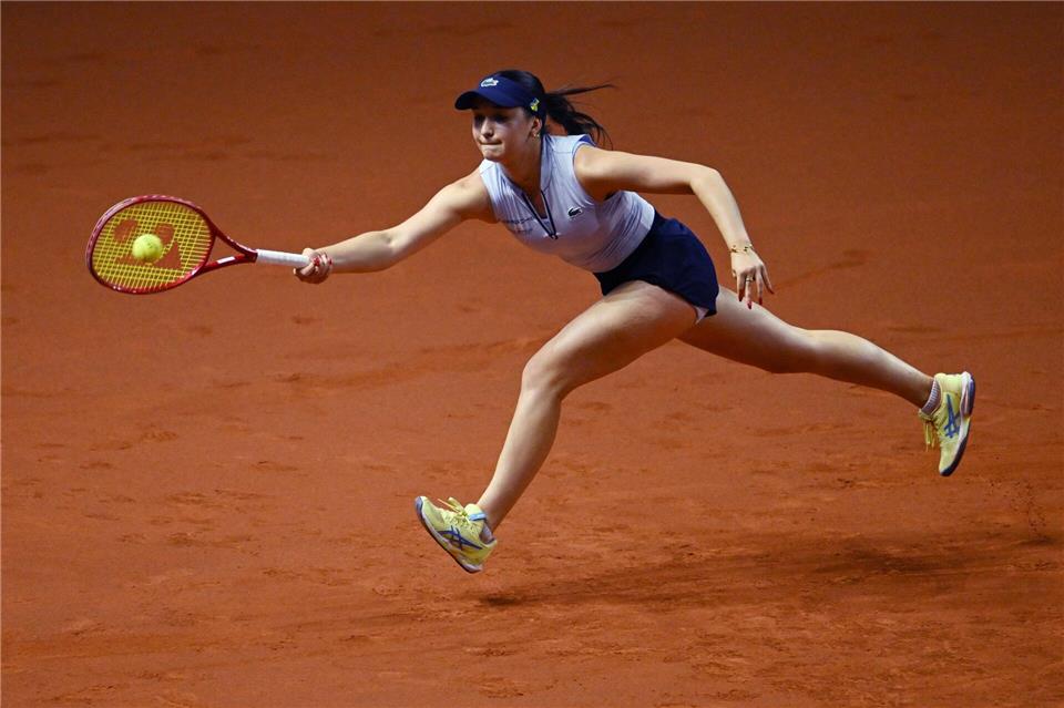 Streckte sich vergeblich: In der zweiten Runde war Eva Lys völlig ohne Chance.Marijan Murat/dpa