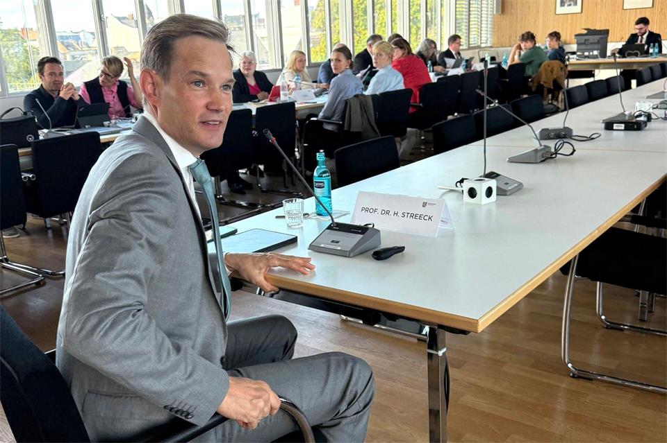 Streeck: Bei möglichen neuen Pandemien wäre gute Koordination von Experteneinschätzungen und Forschung wichtig.Andrea Löbbecke/dpa