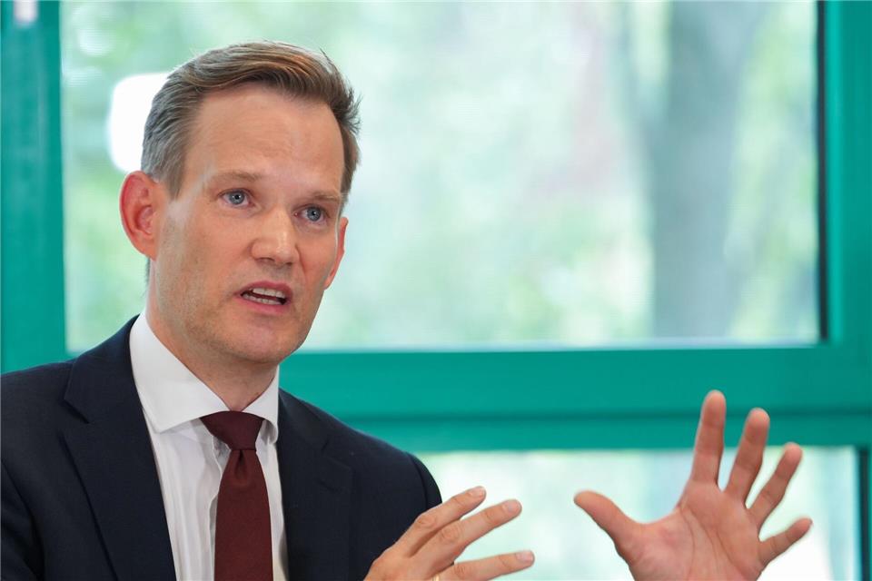 Streeck machte für die vielen jungen Opfer auch Mischkonsum von Medikamenten, Alkohol und anderen Substanzen verantwortlich.Soeren Stache/dpa