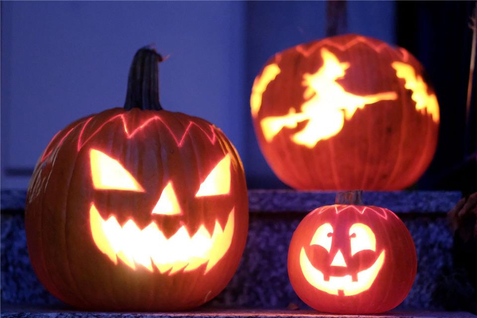 Reul mahnt zu Halloween mit „Maß und Mitte“  Streiche zu Halloween dürfen nicht in Straftaten ausarten - das hat Innenminister Herbert Reul (CDU) angemahnt. (Symbolbild)Bernd Weissbrod/dpa