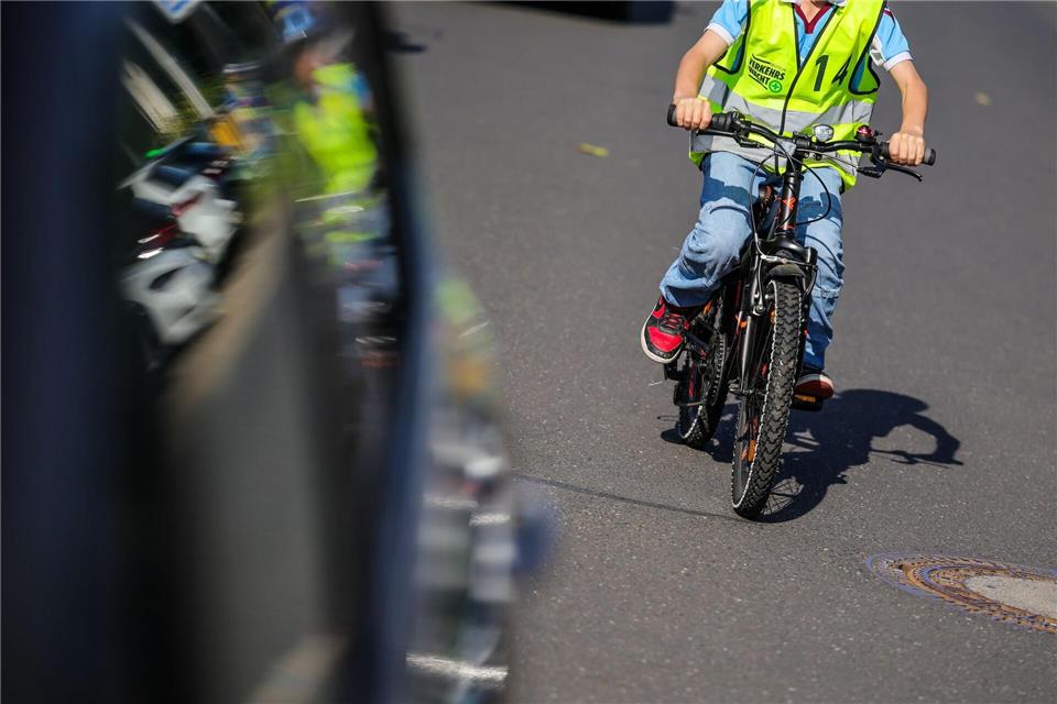 Streit mit Autofahrer vor Gericht: Wann haben Eltern die Aufsichtspflicht verletzt? picture alliance/dpa