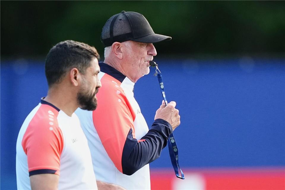 Strenger Coach: Graham Arnold fordert von seinen Spielern höchste Disziplin. (Archivbild)Martin Meissner/AP/dpa