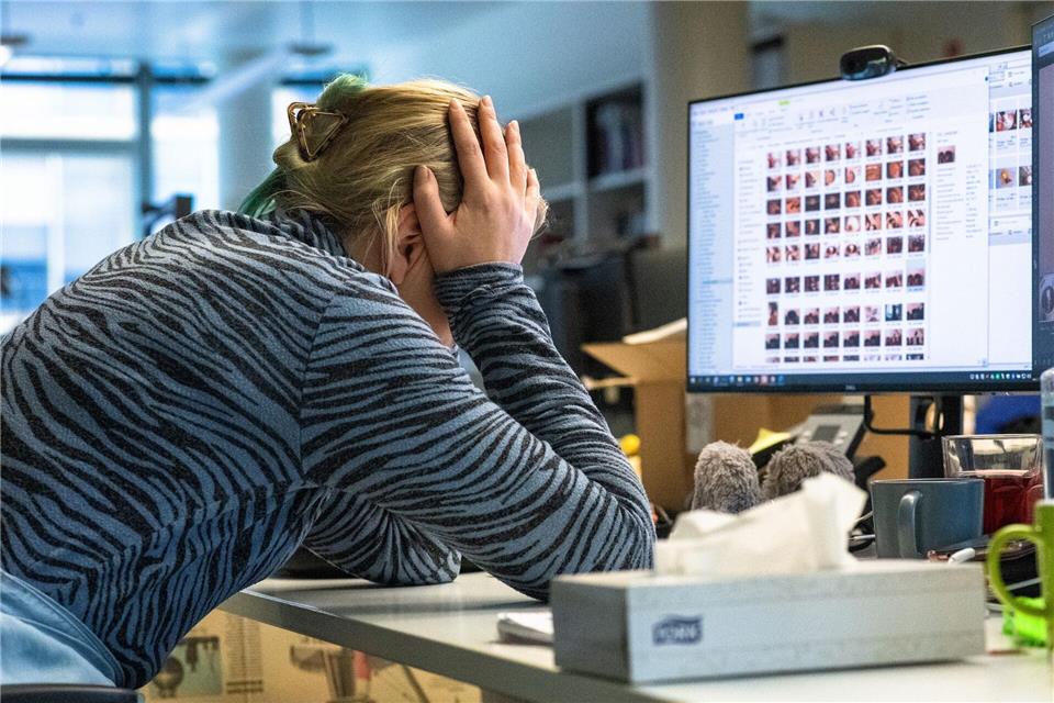 Stress im Job: Arbeitnehmer können mit eigenen Strategien aktiv gegen Stress ansteuern.Bernd Diekjobst/dpa-tmn