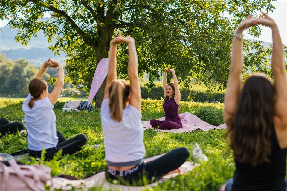 Stressabbau im Bildungsurlaub lernen? Beispielsweise mit Yoga-Kursen ist dies möglich. (Archivbild)Philipp von Ditfurth/dpa