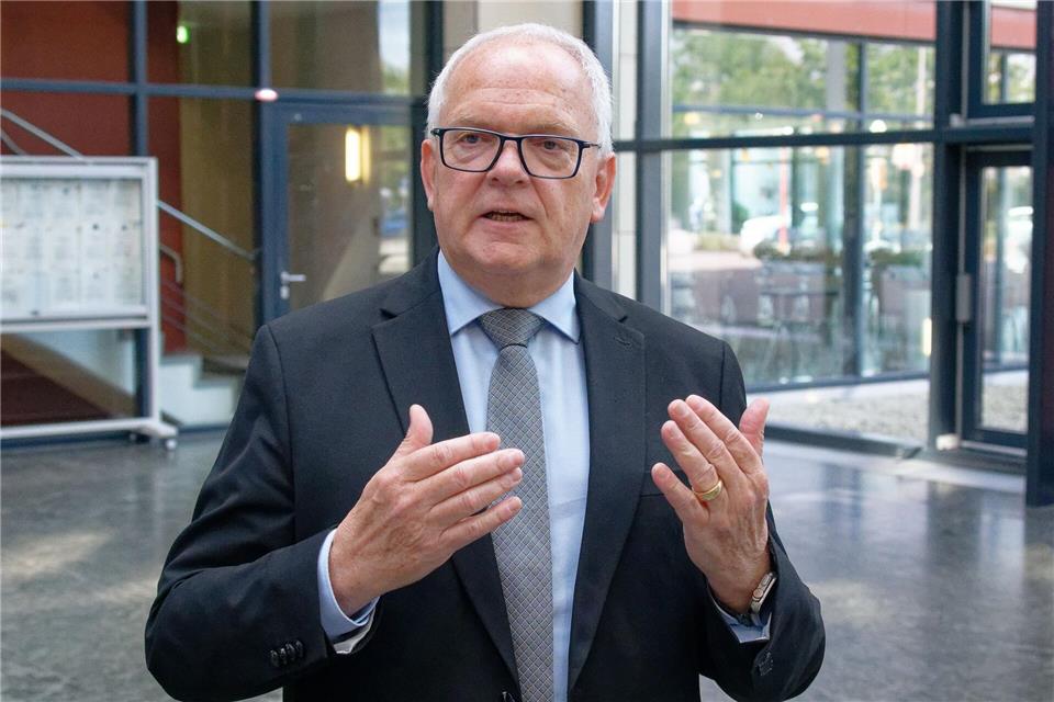 Strittige Vorgänge würden geprüft, sagt Hermanns.Henning Kaiser/dpa