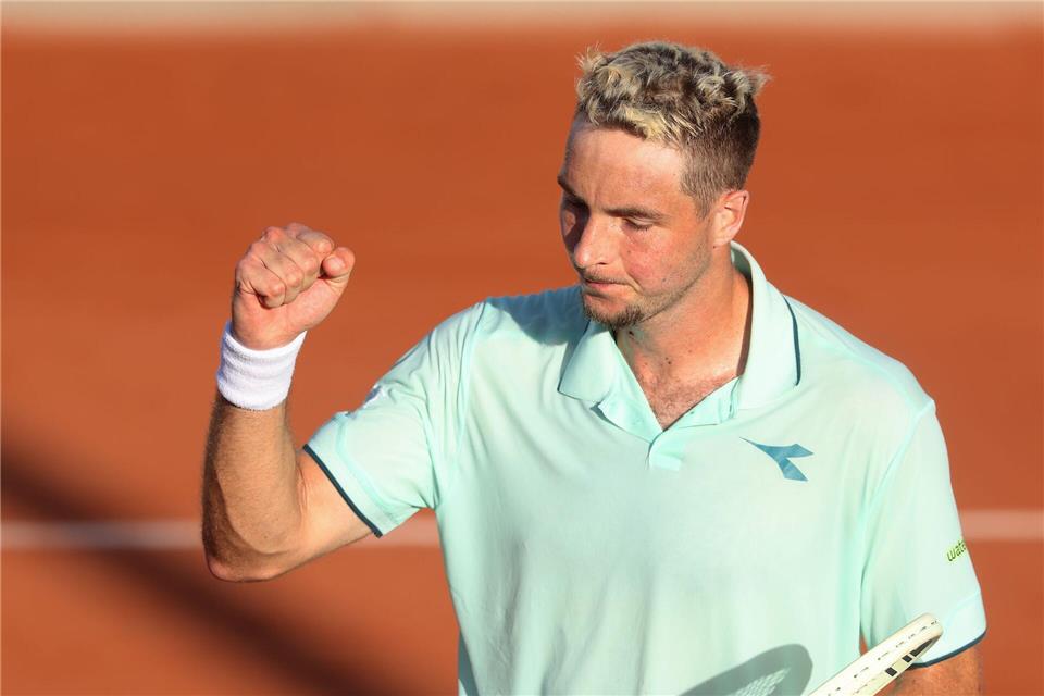 Striuff mit der Siegerfaust nach dem perfekten Auftakt bei den French Open.Frank Molter/dpa