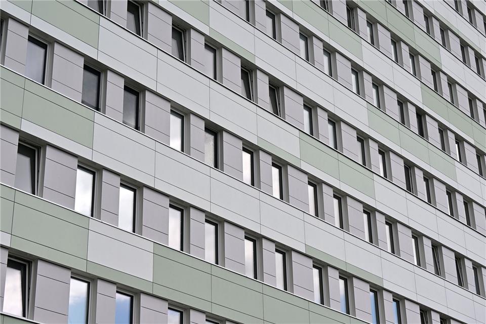 Hohe Mieten belasten Studierende und Azubis Studentenwohnheime dämpfen die Wohnkosten für Studierende.