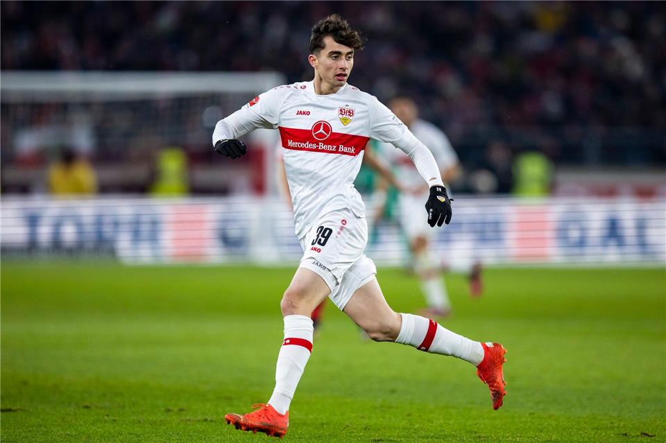 Stürmer Thomas Kastanaras wechselt aus Stuttgart nach Augsburg. (Archivbild)Tom Weller/dpa