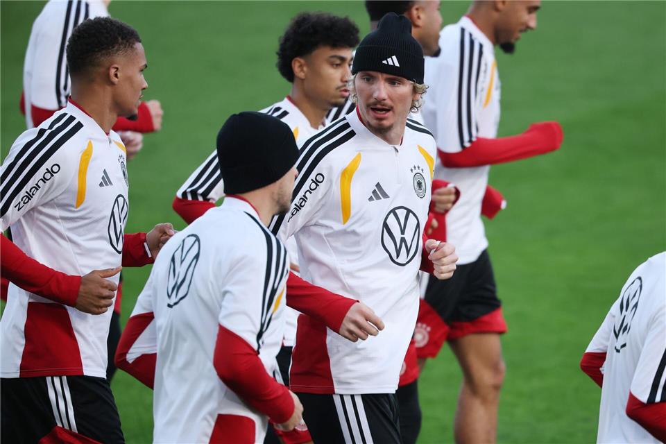 Stürmer Woltemade wirkt im DFB-Umfeld gelassen.Christian Charisius/dpa