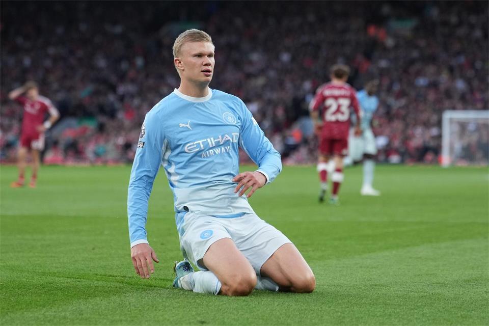 Stürmerstar Erling Haaland von Manchester City nach seinem Tor zum 1:0 in Liverpool.Jon Super/AP/dpa
