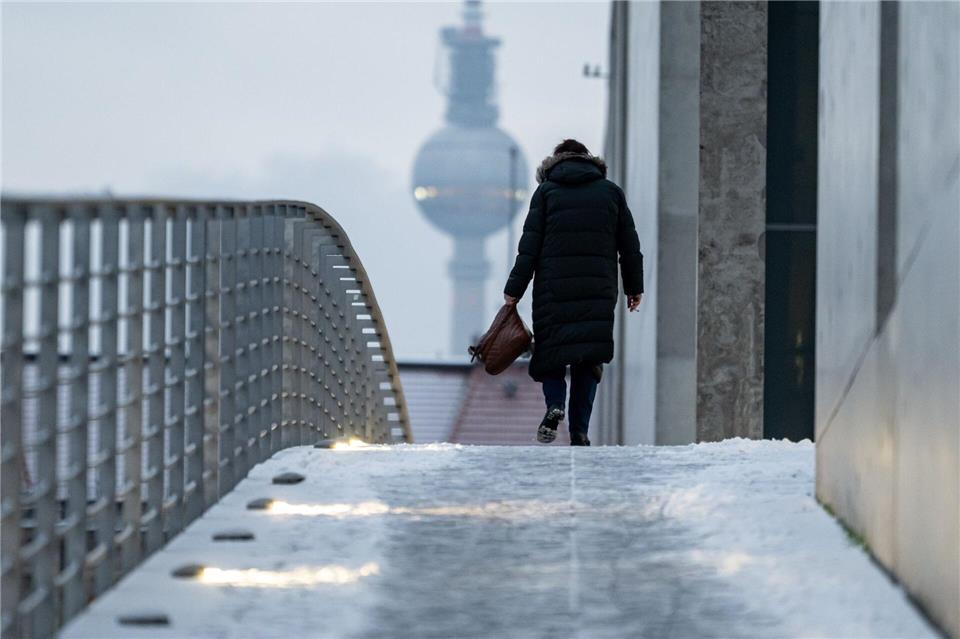 Stürmischer Wind, Schnee- und Graupelschauer sorgen am Wochenende in Berlin und Brandenburg für winterliche Verhältnisse. (Archivbild)Fabian Sommer/dpa