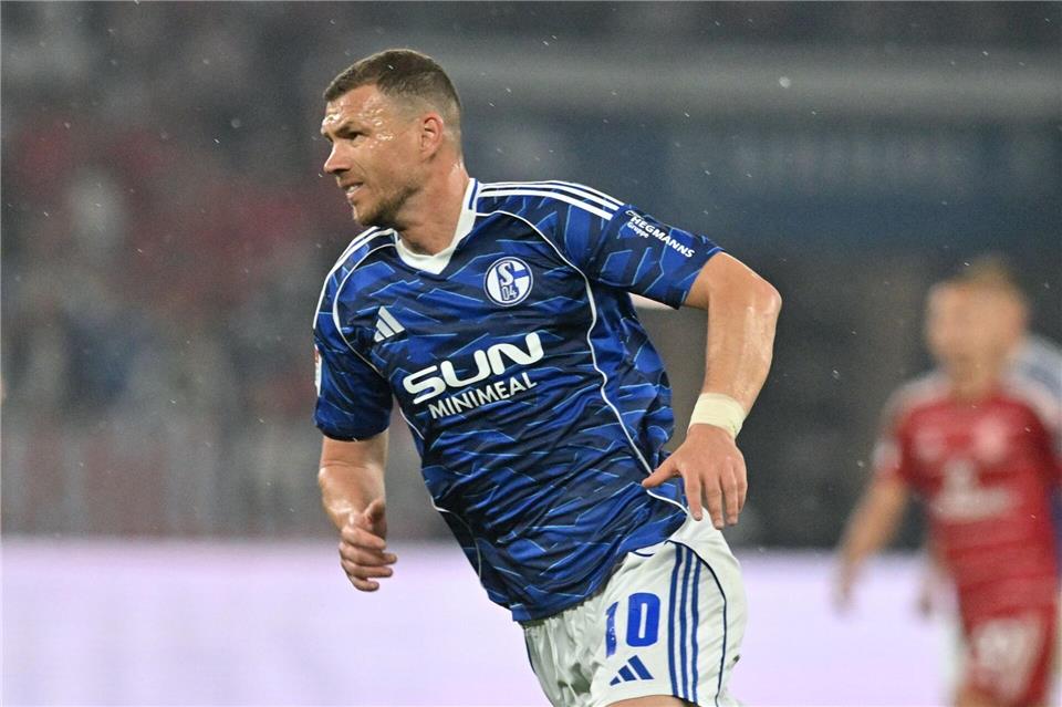 Stürmt Edin Dzeko auch in der Bundesliga für Schalke? (Archivbild)Bernd Thissen/dpa