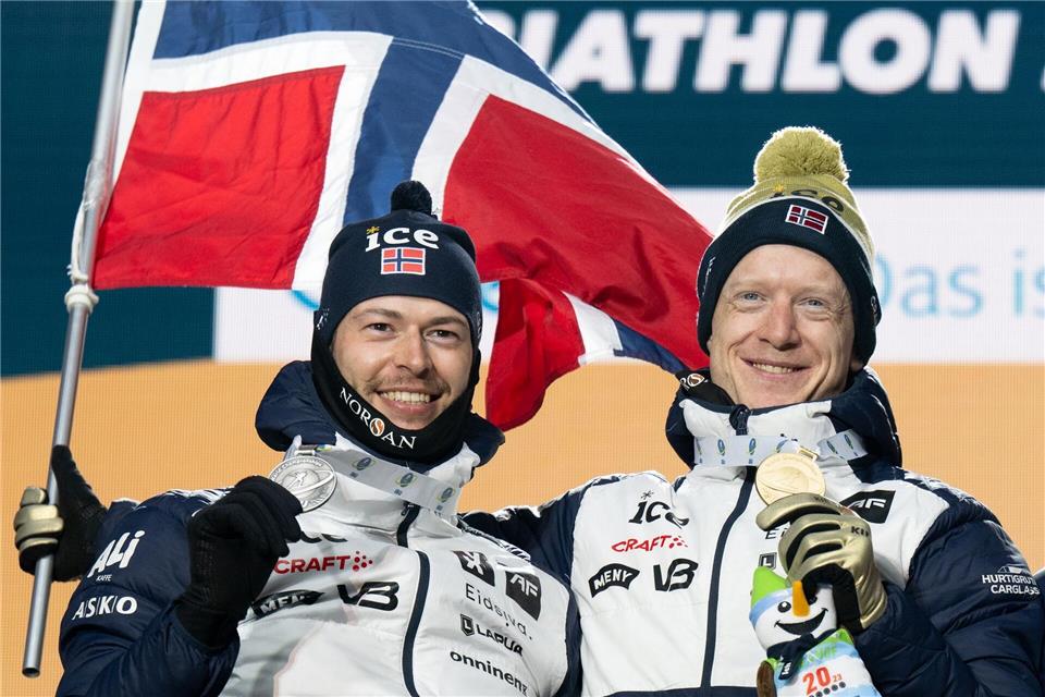 Sturla Holm Laegreid (l) und Johannes Thingnes Bö standen oft gemeinsam auf dem Podest. (Archivbild)Hendrik Schmidt/dpa