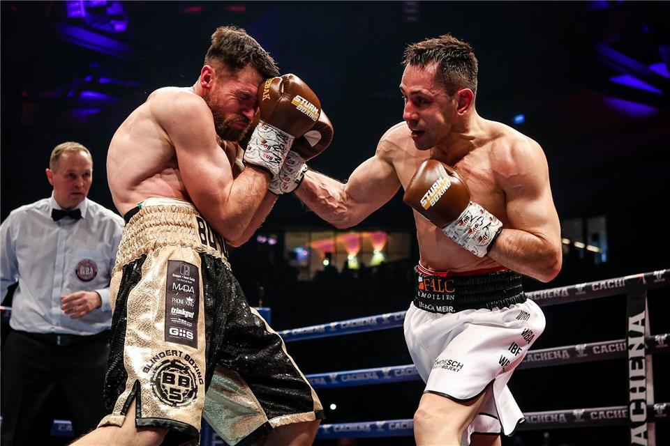 Sturm (r) war von Beginn an der deutlich bessere Boxer.Christoph Schmidt/dpa