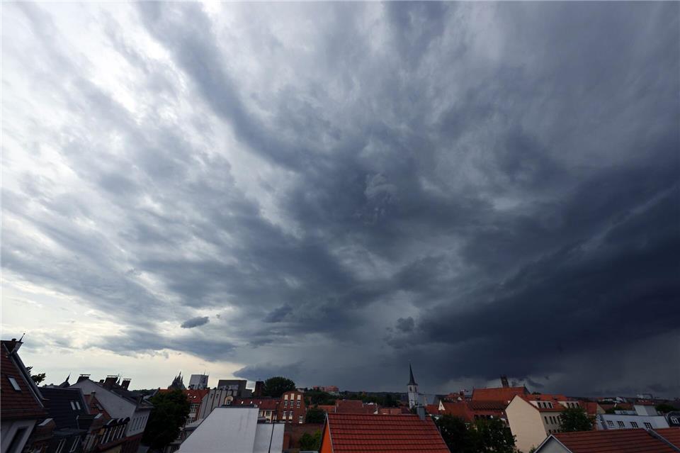 Sturm und Hagel waren 2025 die häufigsten Naturgefahren, die Versicherungsfälle verursachten.(Symbolbild)Martin Schutt/dpa