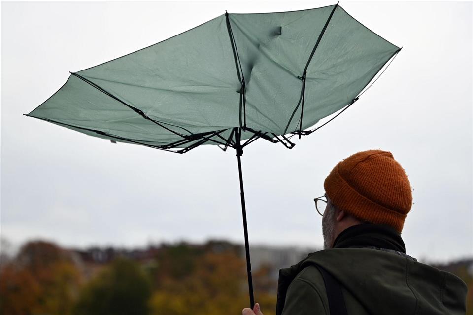 Tief „Joshua“ bringt Schnee nach Thüringen Sturmtief „Joshua“ brachte neben Wind auch den ersten Schnee nach Thüringen.(Symbolbild)Lilli Förter/dpa