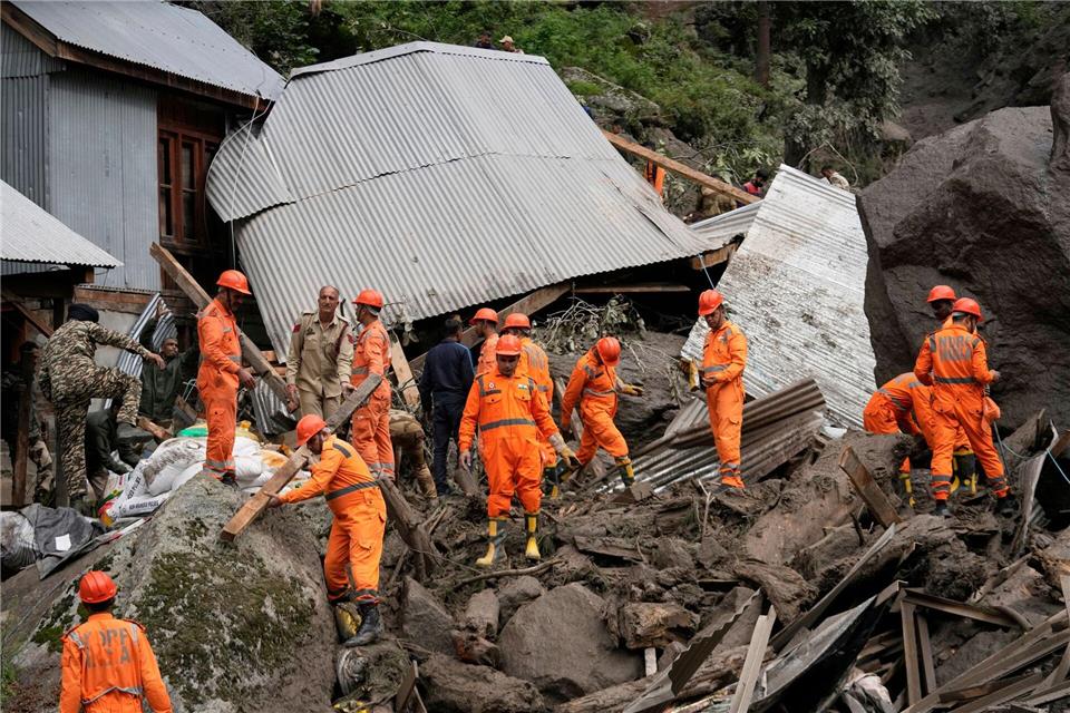 Sturzfluten trafen das Dorf Chositi.Channi Anand/AP/dpa