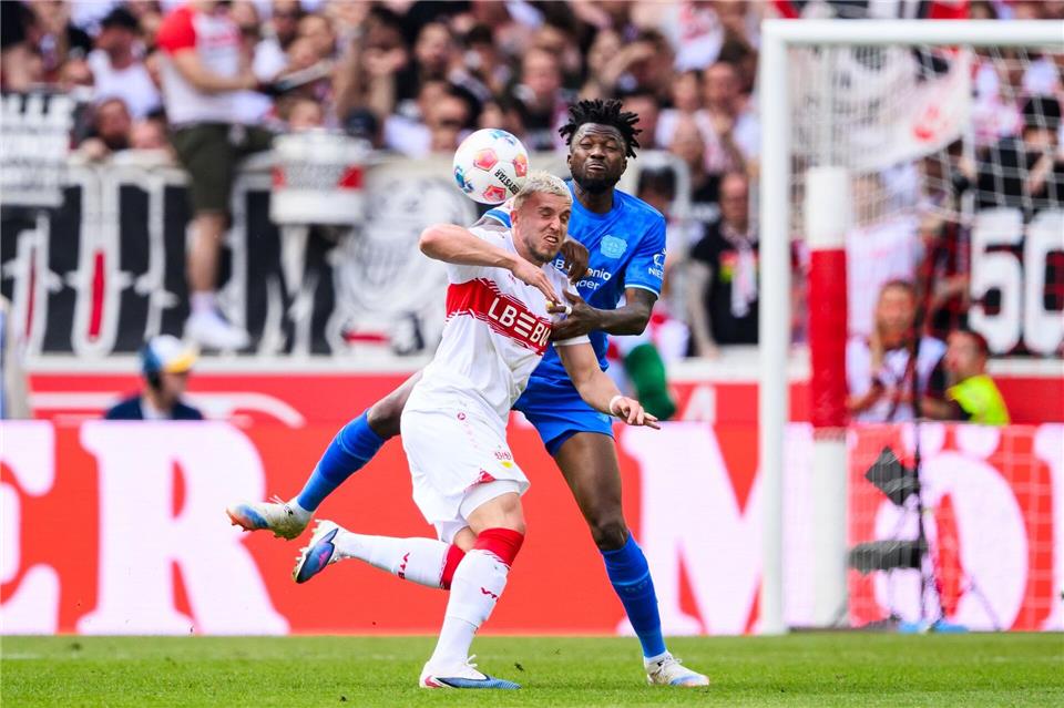 Stuttgarts Ermedin Demirovic (l.) war ein ständiger Unruheherd.Tom Weller/dpa