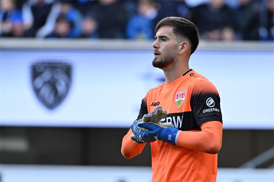 Stuttgarts Torwart Dennis Seimen feierte an alter Wirkungsstätte sein Bundesliga-Debüt.Swen Pförtner/dpa