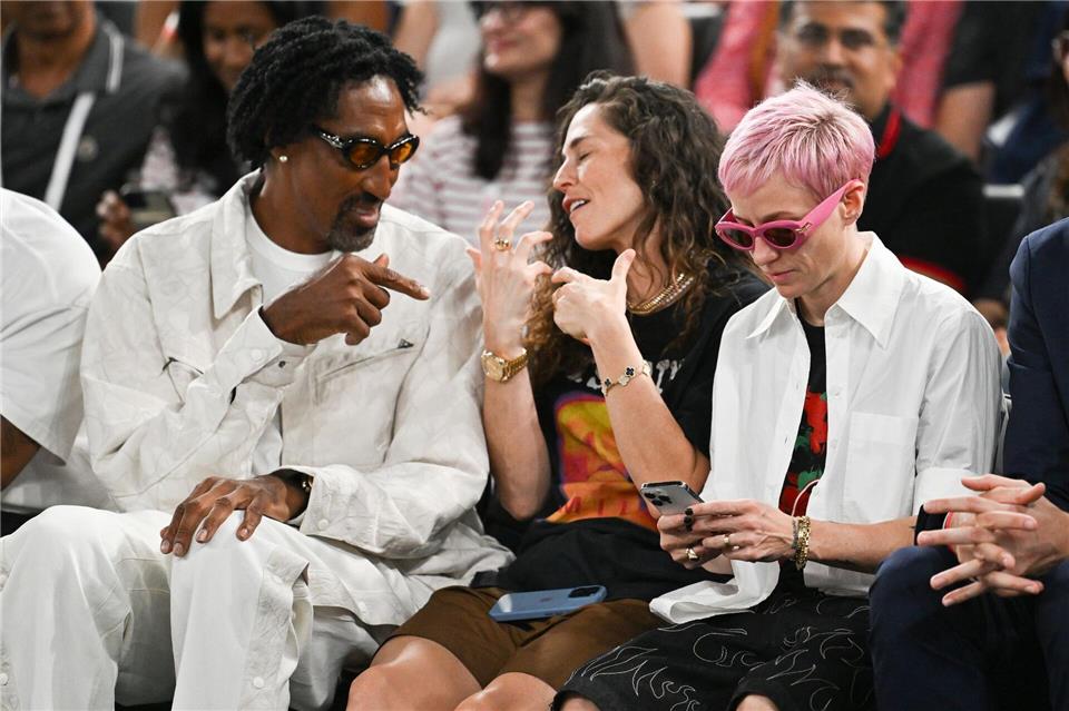 Sue Bird (M) und Megan Rapinoe (r) beenden nach zehn Jahren ihre Beziehung. (Archivbild)Sven Hoppe/dpa