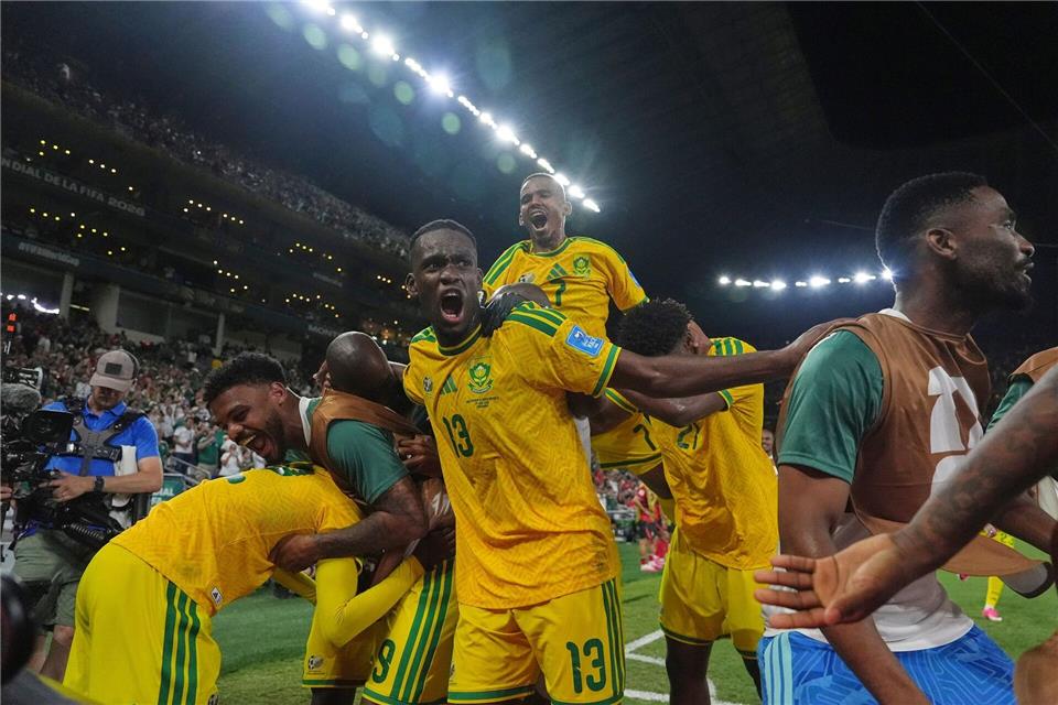Südafrika feiert das Weiterkommen. Moises Castillo/AP/dpa